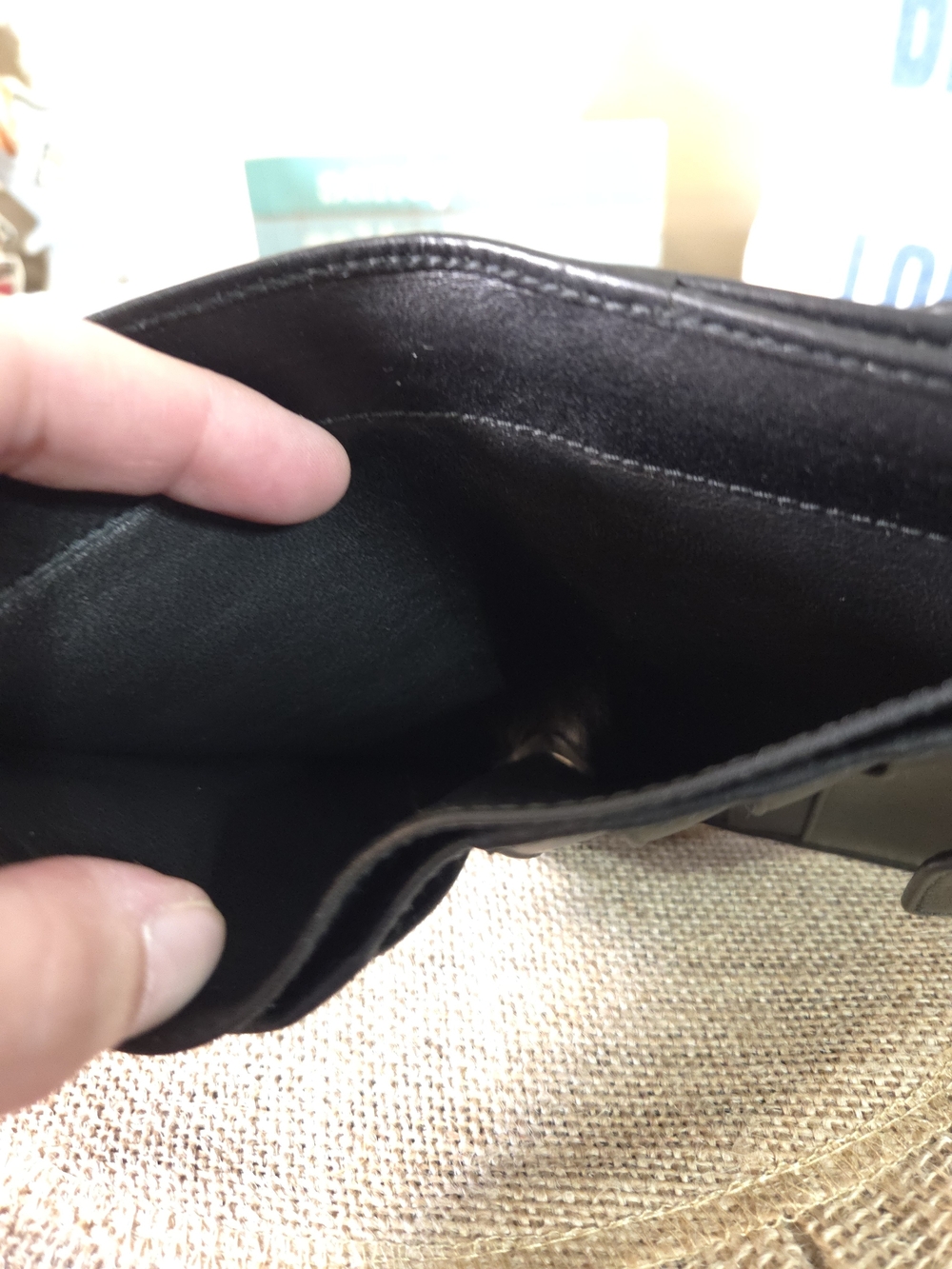 LIKE NEW Gucci Black Leather Wallet with Silver 'G' Hardware - Picture 7 of 9
